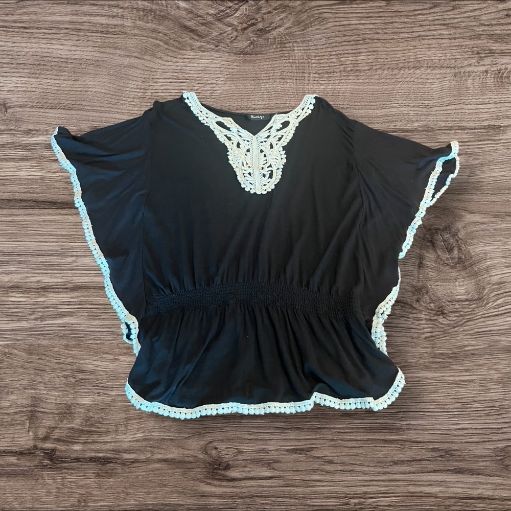 Raviya Women’s Black Batwing Crochet Top Size Medium